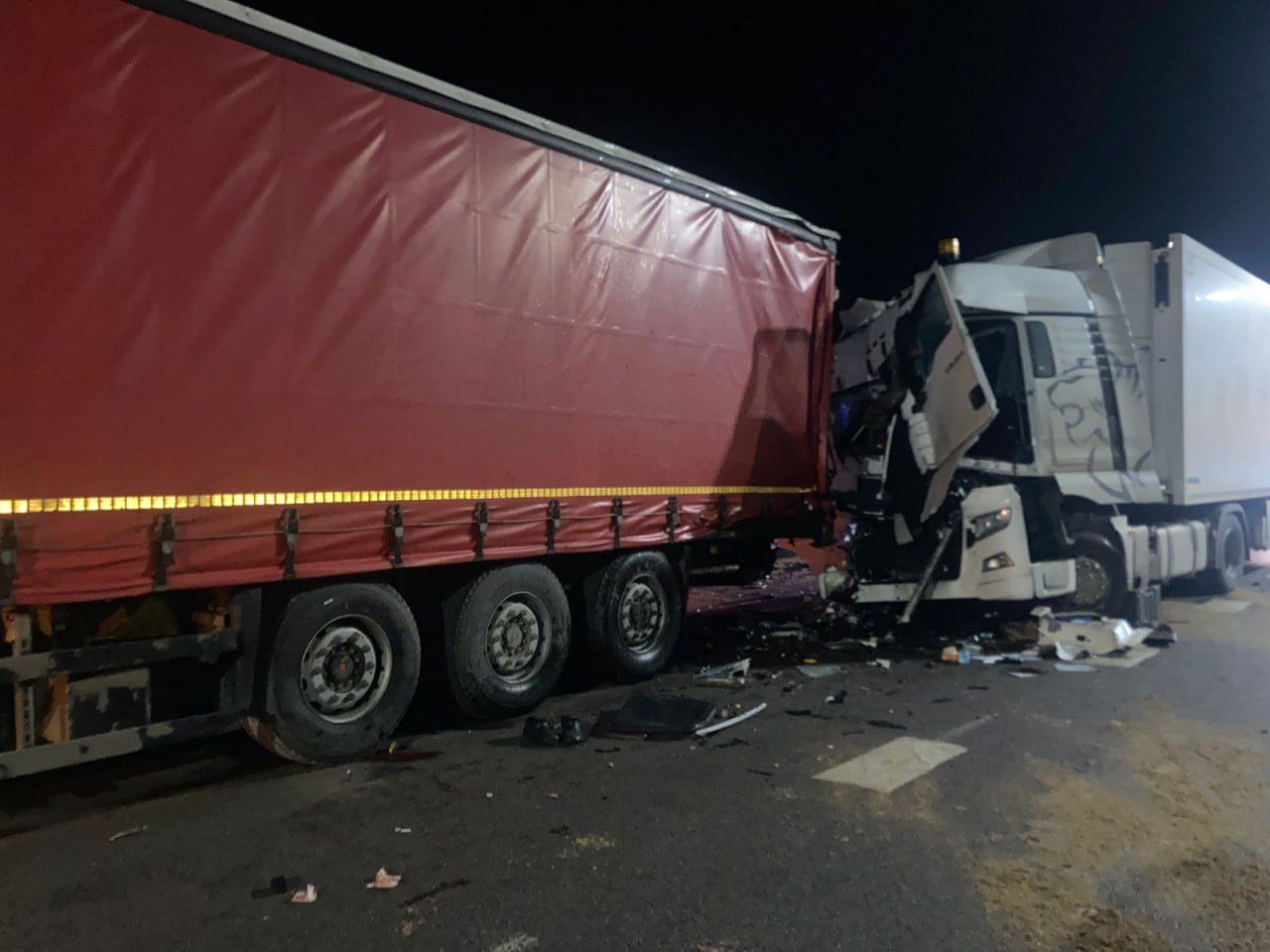 В Воронежской области грузовик столкнулся с автобусом, перевозившим детей