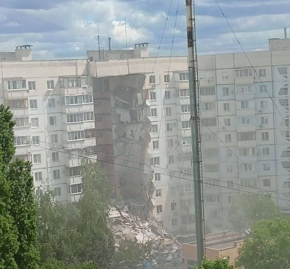 В Белгороде обрушился подъезд многоэтажного дома